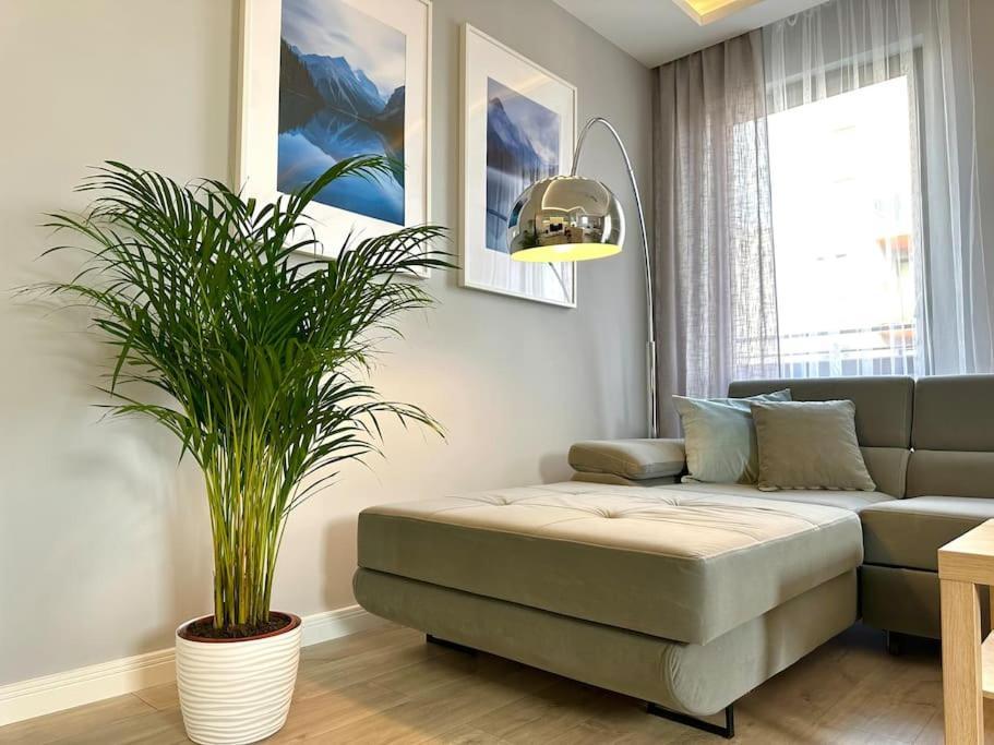 Apartament Jana Kazimierza 47 - 2 Sypialnie, 70M2, Balkon, Parking, Wi-Fi Warschau Buitenkant foto