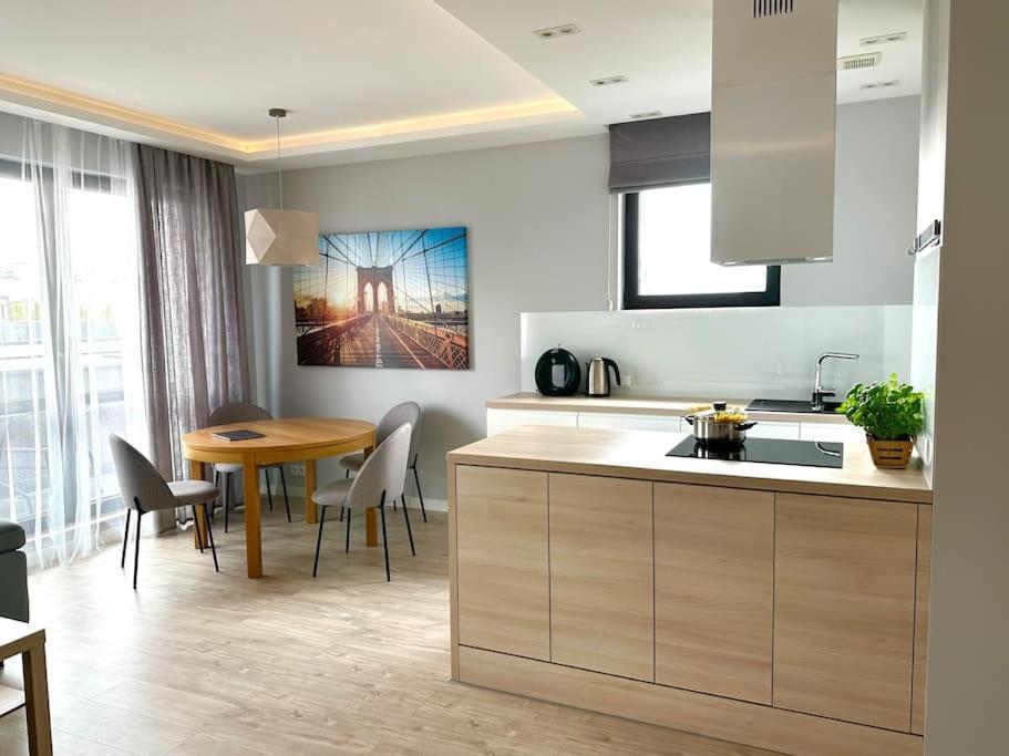 Apartament Jana Kazimierza 47 - 2 Sypialnie, 70M2, Balkon, Parking, Wi-Fi Warschau Buitenkant foto