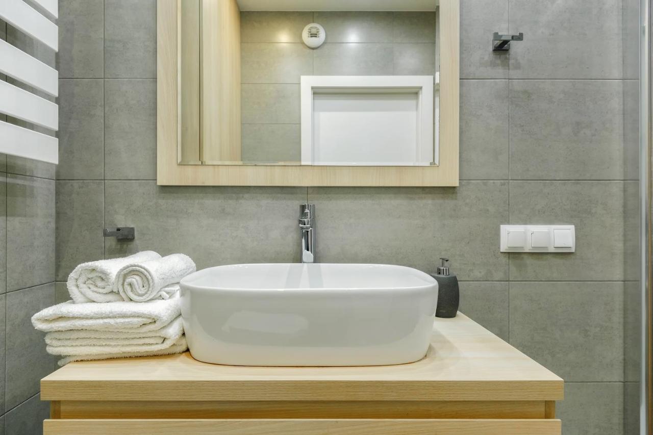 Apartament Jana Kazimierza 47 - 2 Sypialnie, 70M2, Balkon, Parking, Wi-Fi Warschau Buitenkant foto